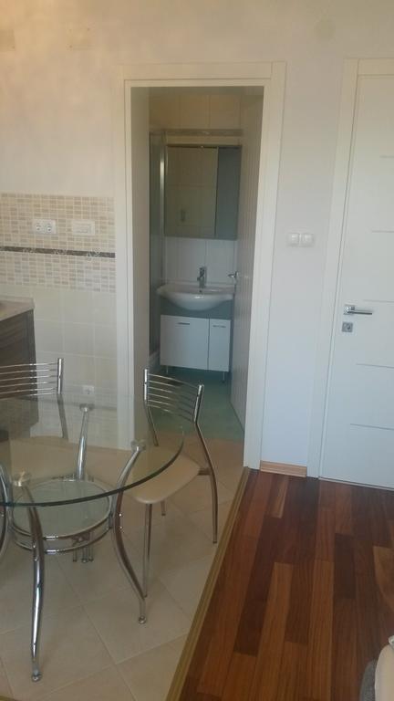 Panoramic View Ev Station Available Apartment