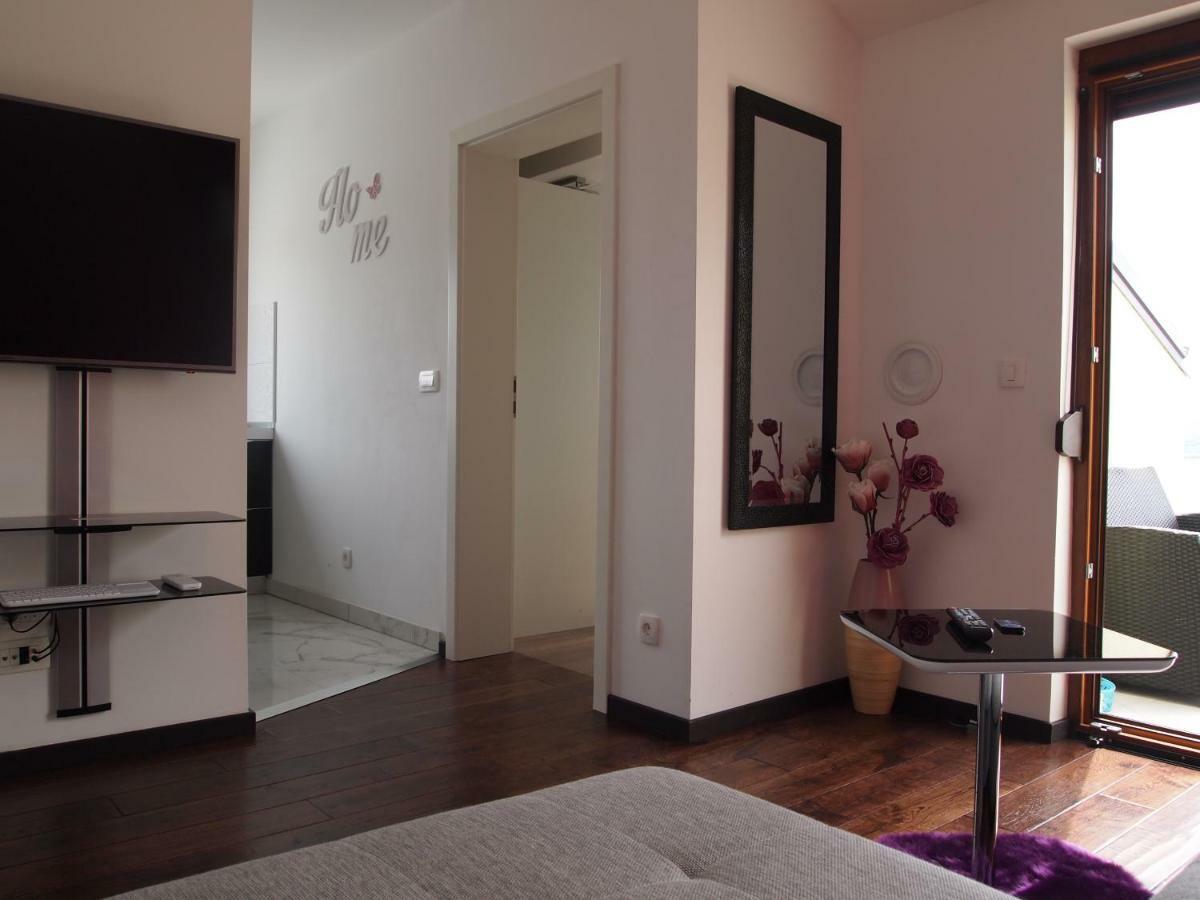 Panoramic View Ev Station Available Apartment
