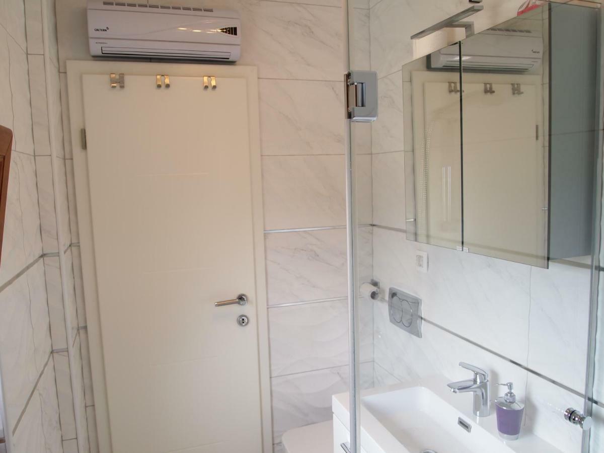 Panoramic View Ev Station Available Apartment